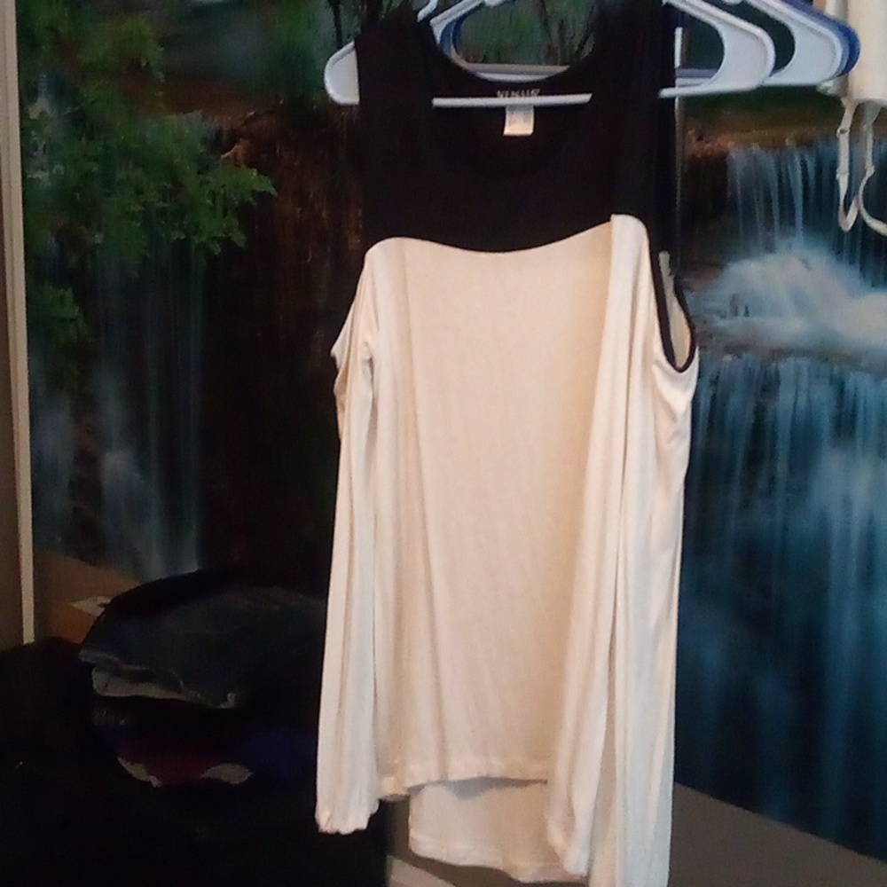Venus small top, but fits Medium